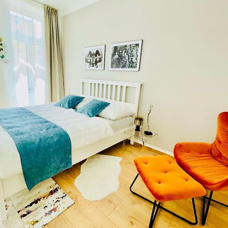 Colorful & Quiet Apartment In Beautiful Viennese Building Екстериор снимка