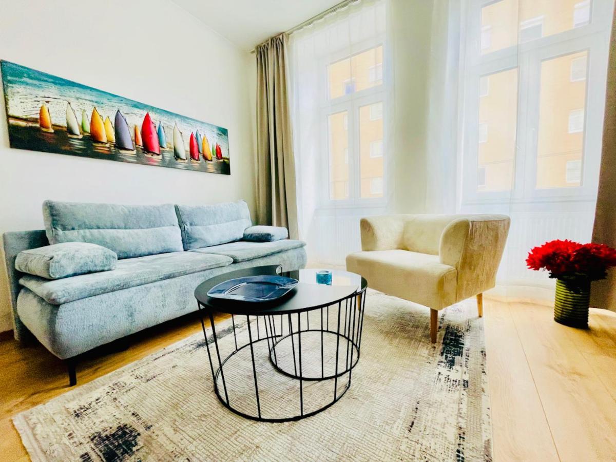 Colorful & Quiet Apartment In Beautiful Viennese Building Екстериор снимка