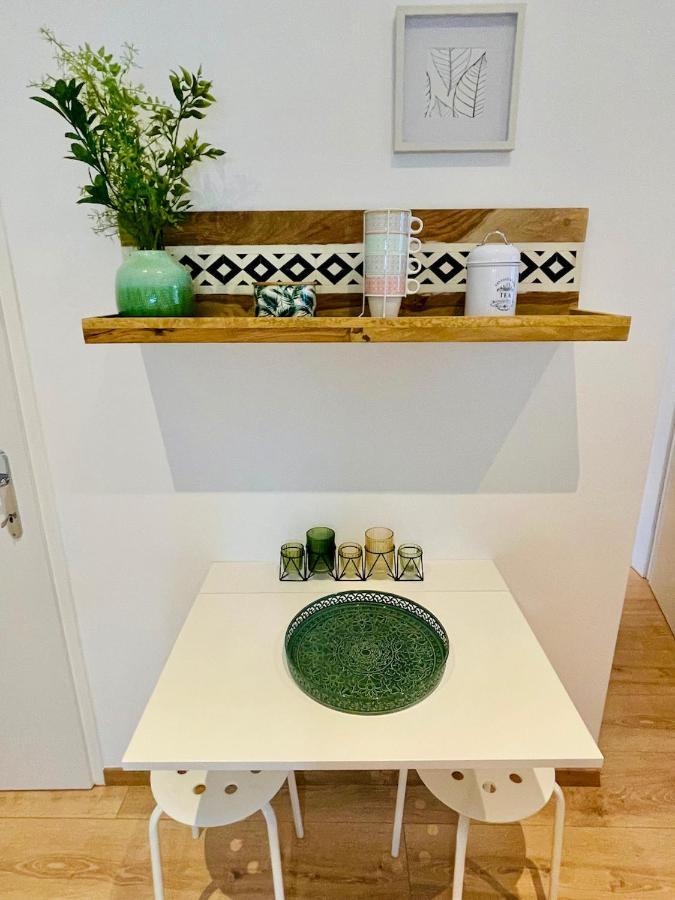 Colorful & Quiet Apartment In Beautiful Viennese Building Екстериор снимка