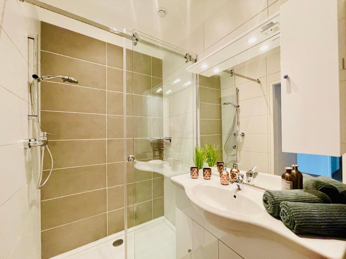 Colorful & Quiet Apartment In Beautiful Viennese Building Екстериор снимка