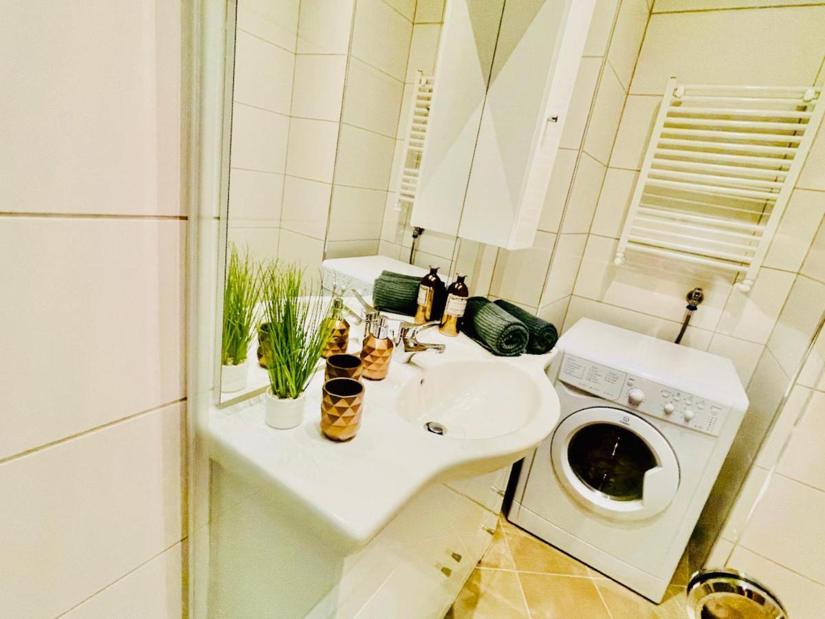 Colorful & Quiet Apartment In Beautiful Viennese Building Екстериор снимка